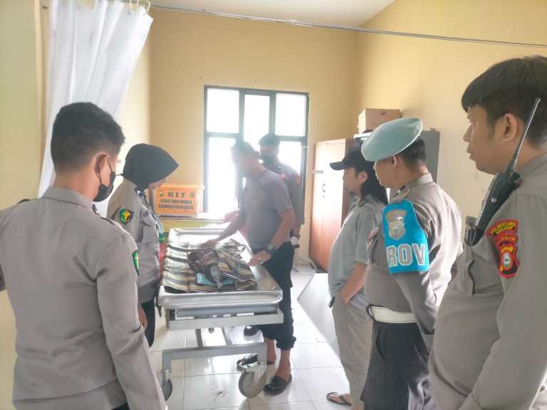 Tragis, Bayi Pengungsi Banjir Makassar Tewas Tertindih Ibu Kandungnya saat Menyusui